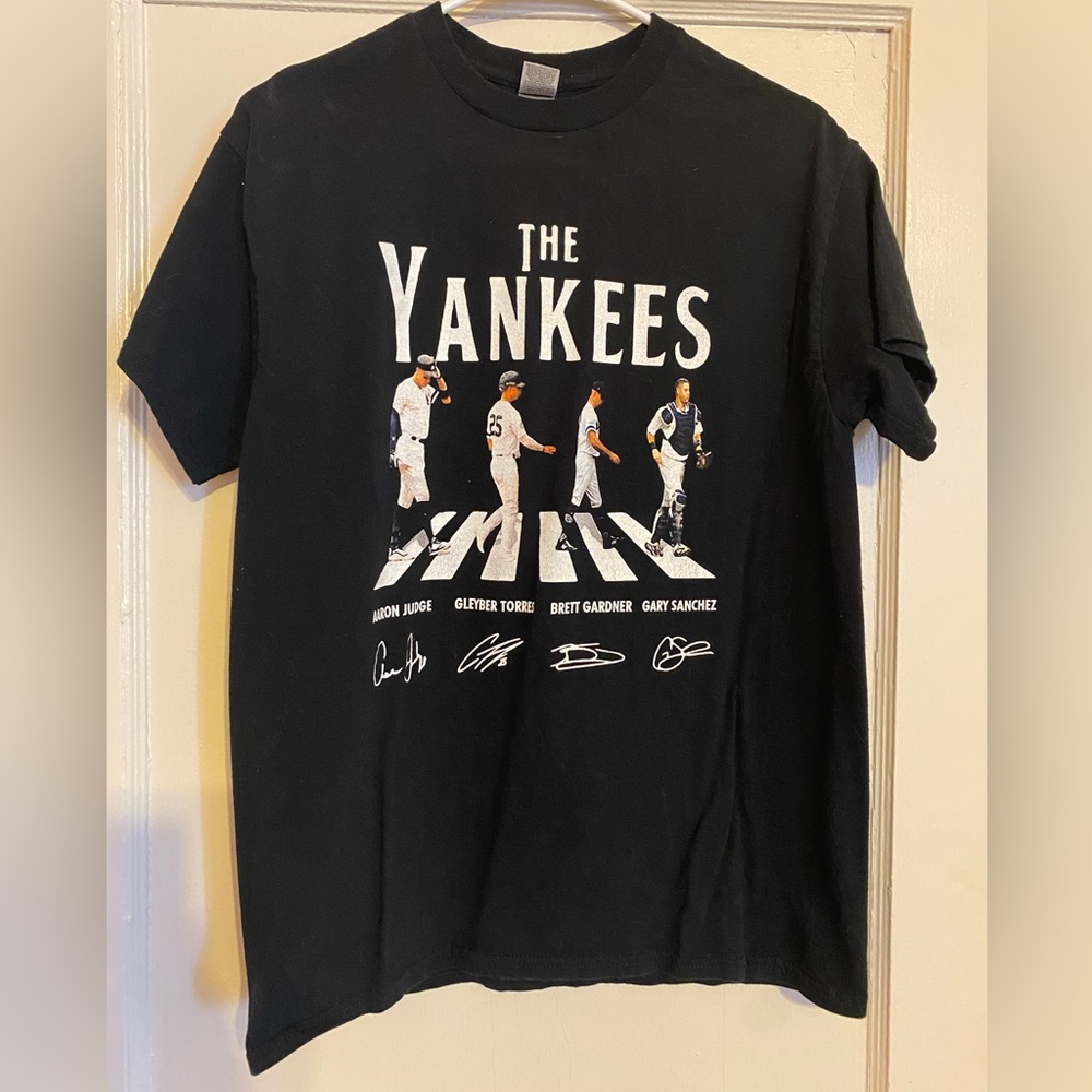 The Yankees Abbey Road themed Gildan tee size M